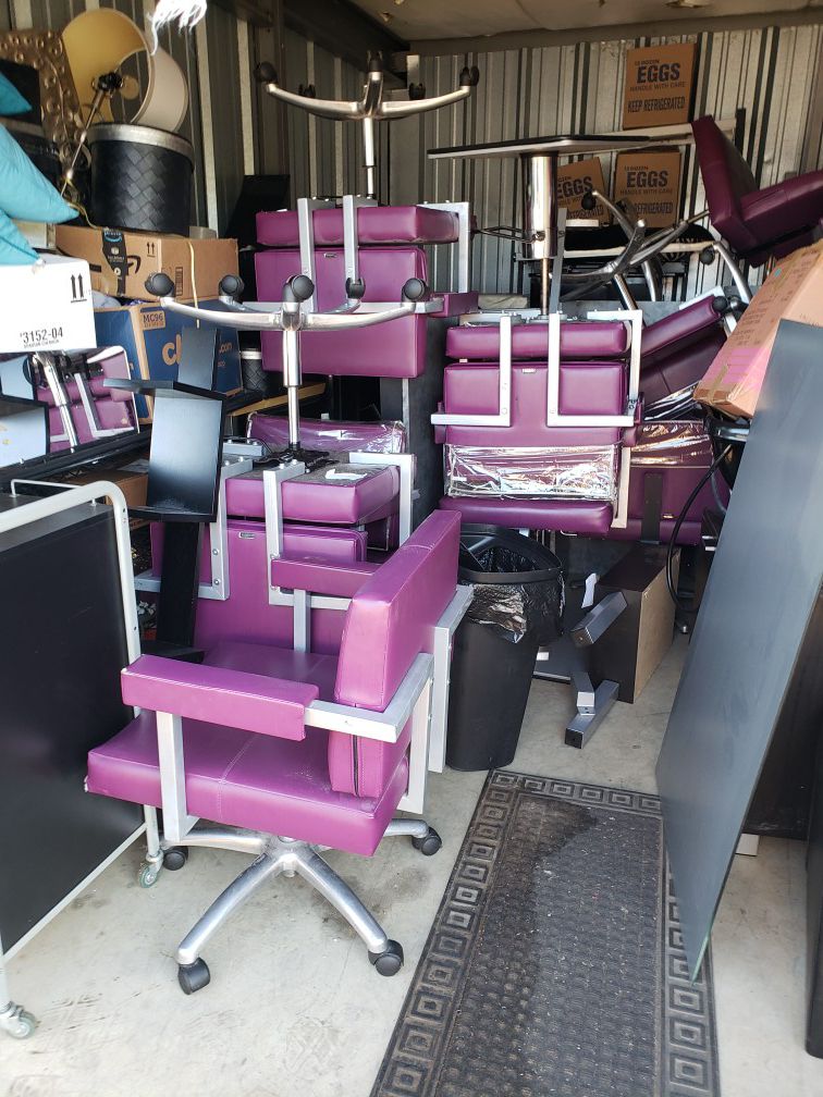 CHEAP PRICES !!!!🤩🤩COLLINS Wash station chairs $50.00, Manicure chairs $50.00..