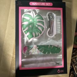 Little Manicure Set And Brushes Make Up 