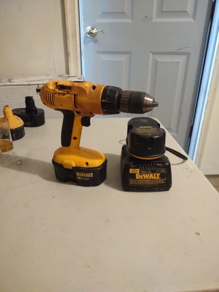 Use DeWalt 2 Batteries+ Charger 