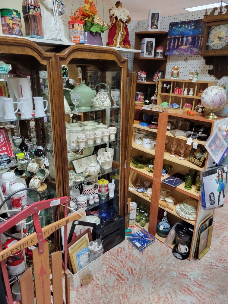 Antique And Collectibels. Pfaltzgraff, Cocacola, Campbell And Much More Items