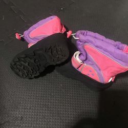 Excellent Condition Of thermolite Snow Boots Girls Size 7/8