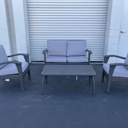 Outdoor 4-Piece Wicker Seating Set with Cushions