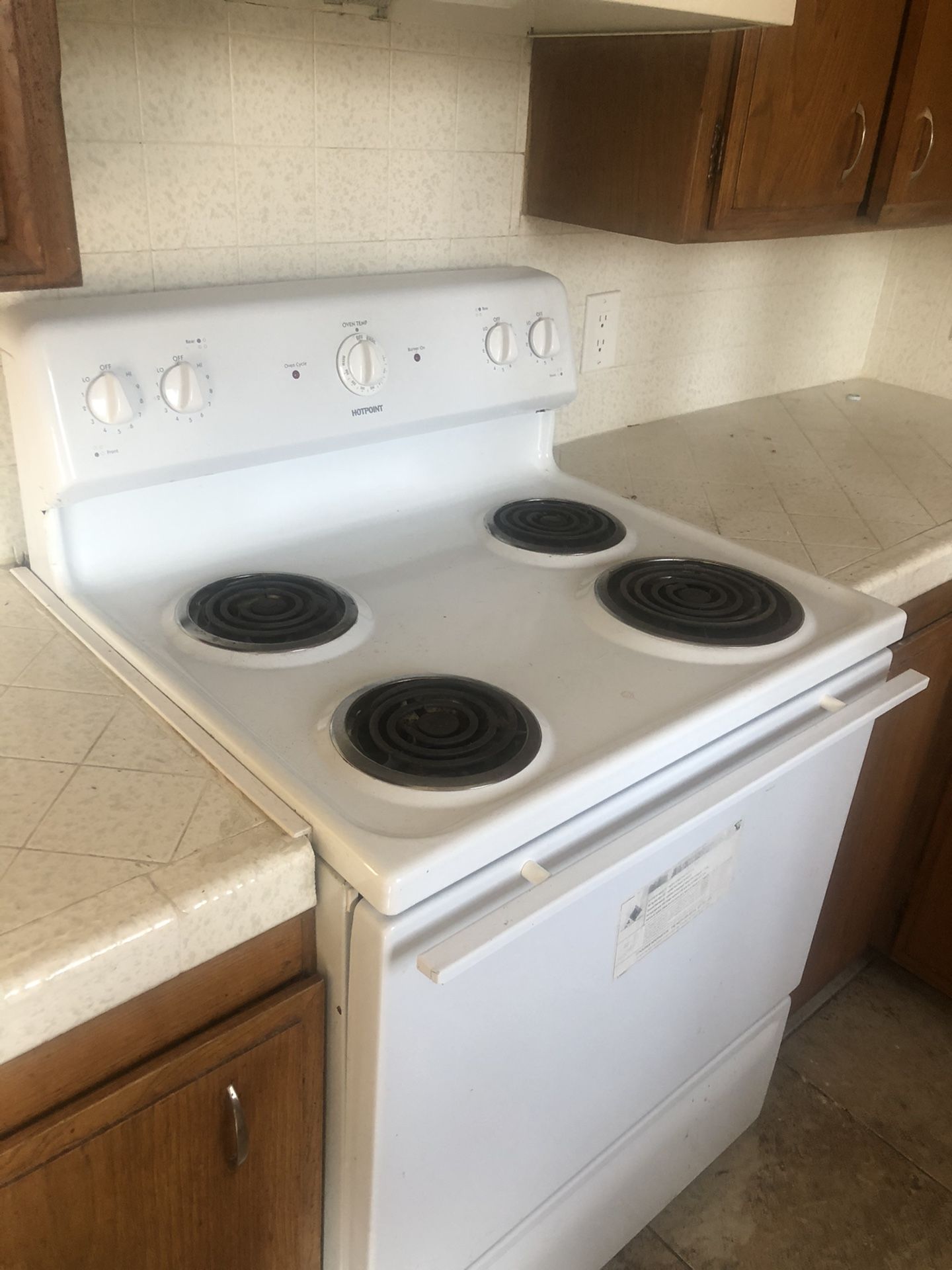 White appliance package. Electric stove, refrigerator and dishwasher. All work perfect! Only $150 for everything