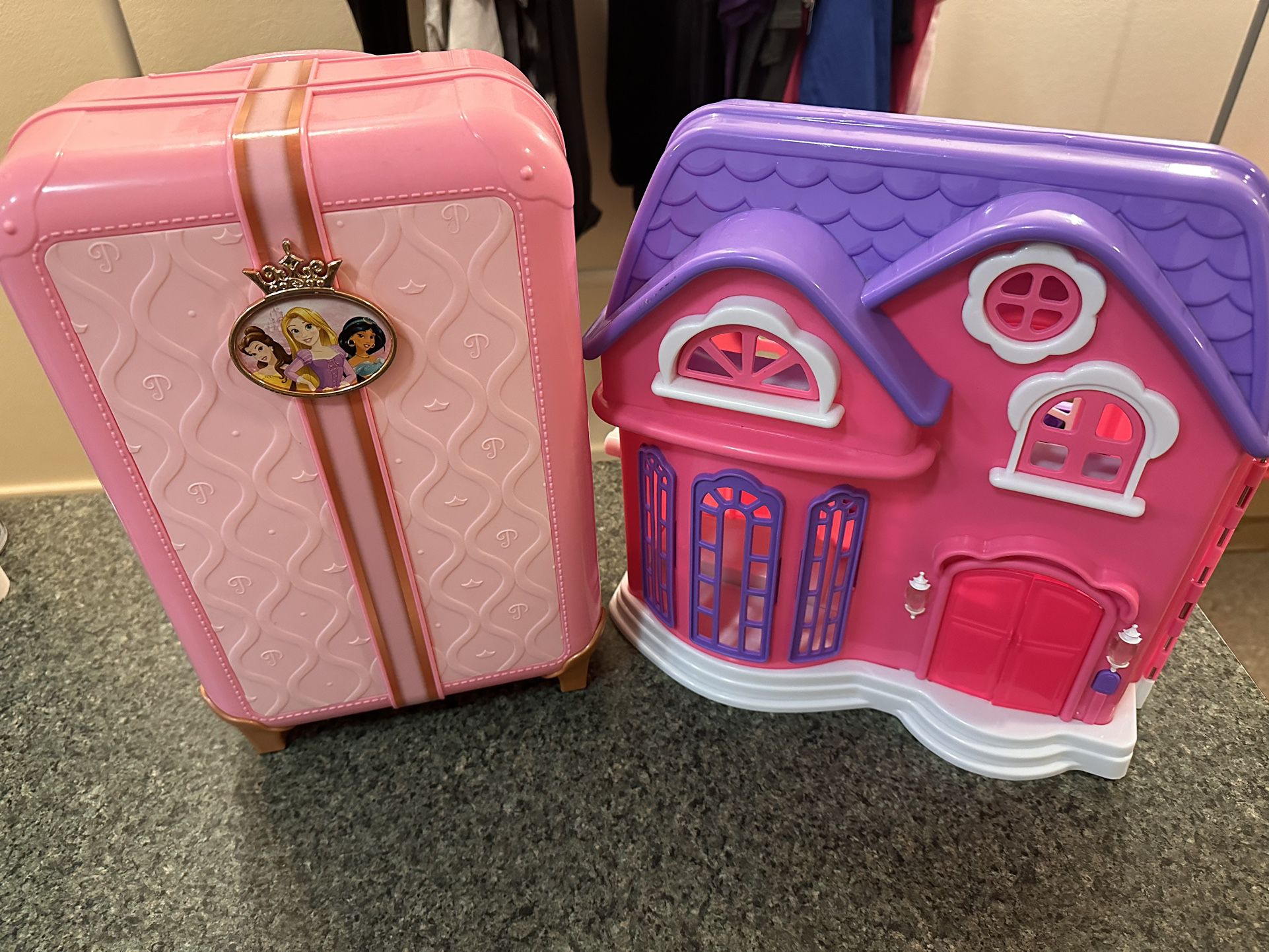 Princess Wheel Backpack/ Doll House 