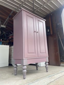 Storage cabinet