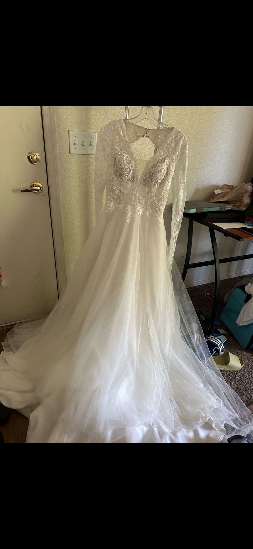Wedding Dress ( Brand New Never Used )