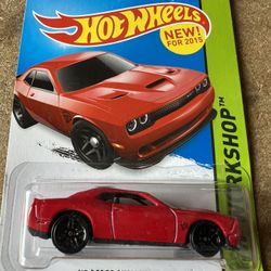 Hotwheels 15 Dodge Challenger SRT