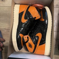 Air Jordan 1 Retro OG High 7Y, 8.5 Women’s, 7 Men’s