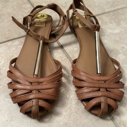 Women’s Dolce Vita sandals. Size 9. NWT. 