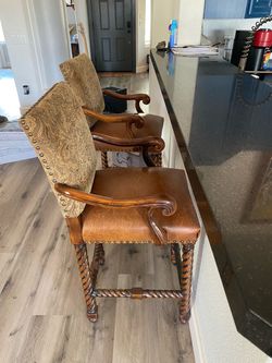 2 Bar stools