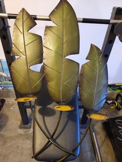 Leaf candle holder