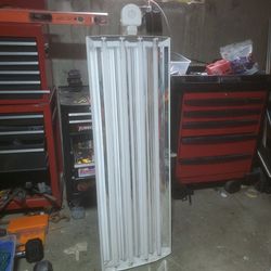 4 foot fluorescent Lights with Motion Sensor