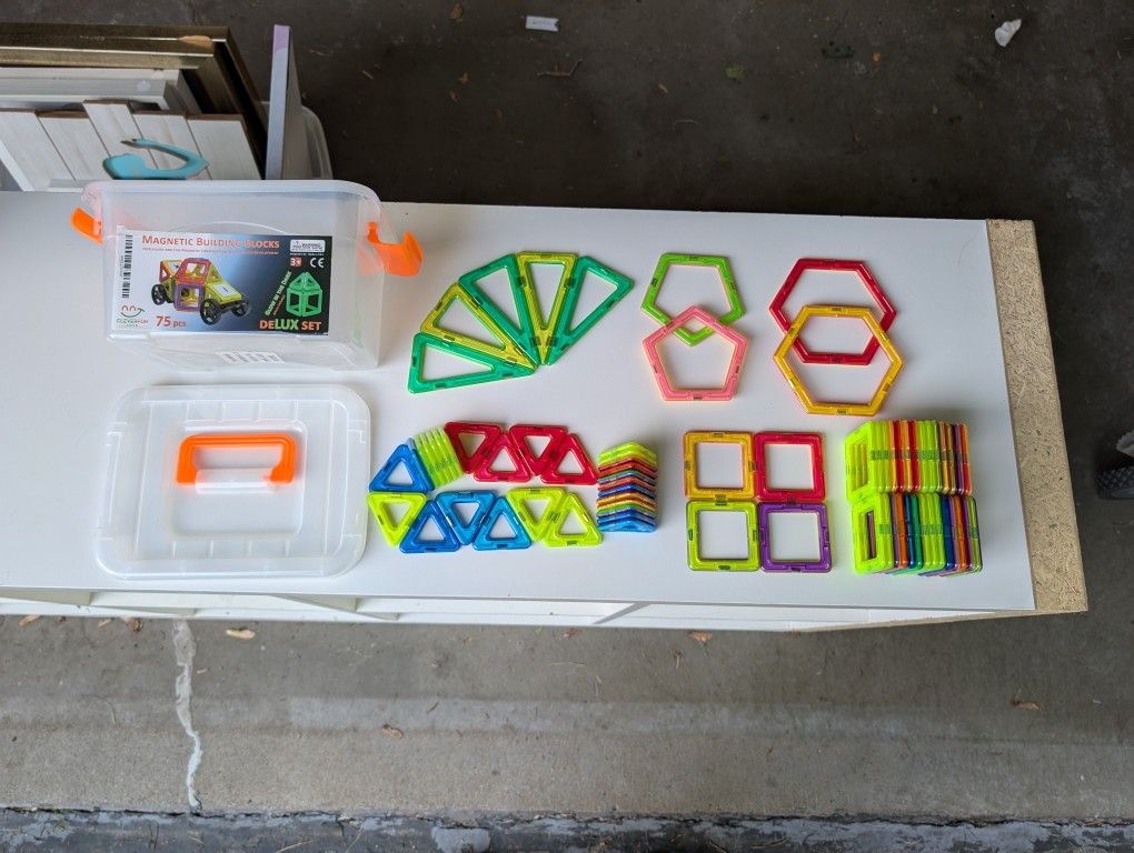 60 piece magnetic building block set