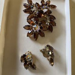 (JE30) Vintage Amber Rhinestones and AB Crystals Brooch and Clip On Earrings Set