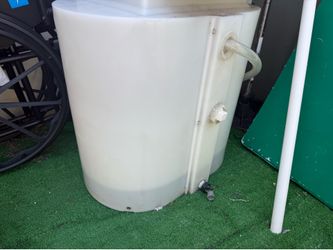 live well tank with bilge pump