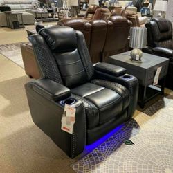 https://offerup.com/redirect/?o=d3d3LmdhdGVmdXJuLmNvbQ==🍂$39 Down Payment 🍂Party Time Midnight Power Recliner

by Ashley Furniture