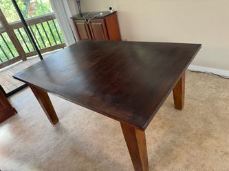 Dining table w/ 4 chairs