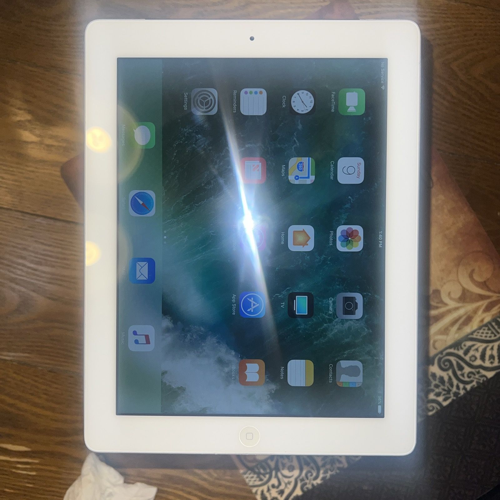 Apple iPad (4th Generation) A1460 16 GB, Wi-Fi + 4G, 9.7 in - White (great condition 