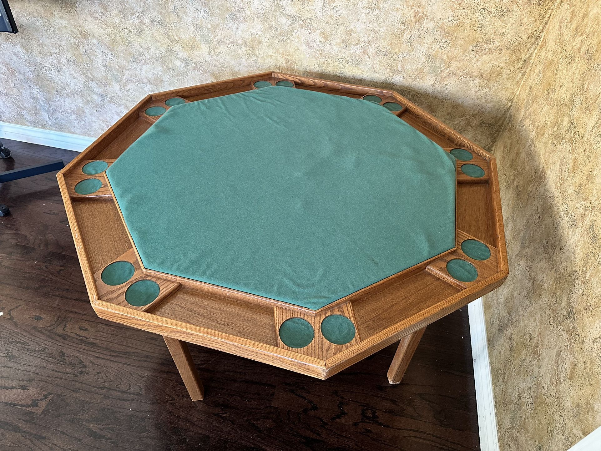 Poker Table With Foldable Legs 