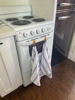 Amana Electric Stove/Oven w/ Power Cord
