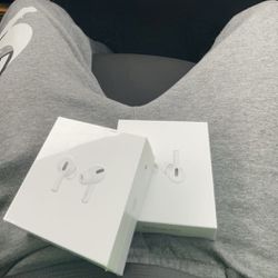 2 Apple AirPods Pro’s 