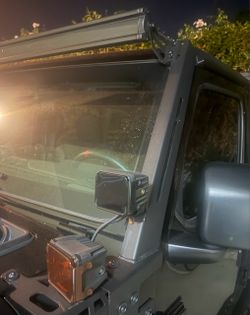 Light bar with protection cover black color & 4 3inch lights with the entire bracket system used for 4 months  but it needs to be connected to light p