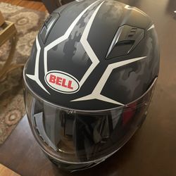 XL BELL MOTORCYCLE HELMET , Only Used It For 2 Hours Paid $140 Plus Tax Asking $100