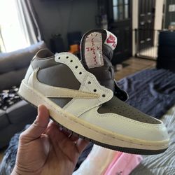 Travis Scott Reverse Mocha Size 9