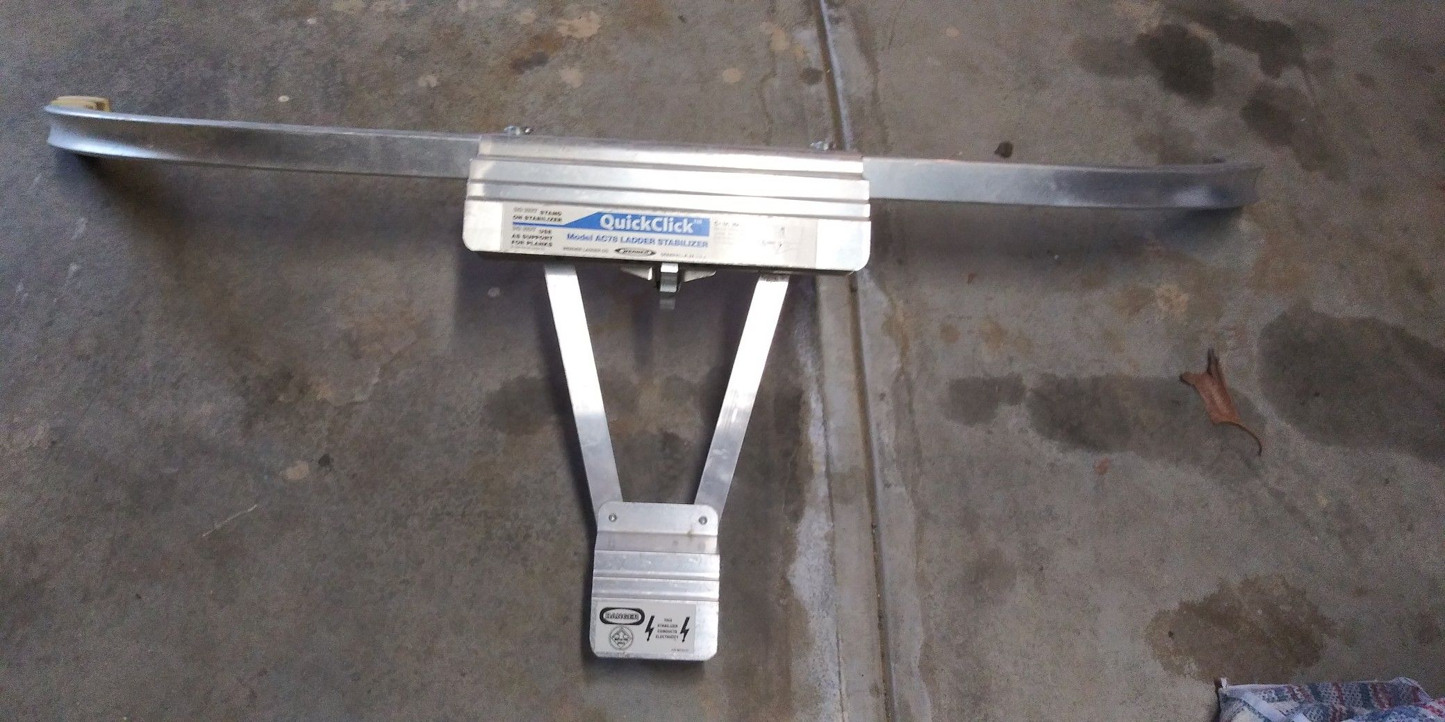 Ladder stabilizer