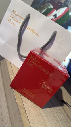 Maison Francis Kurkdjian Baccarat Rouge 540 Scented Candle