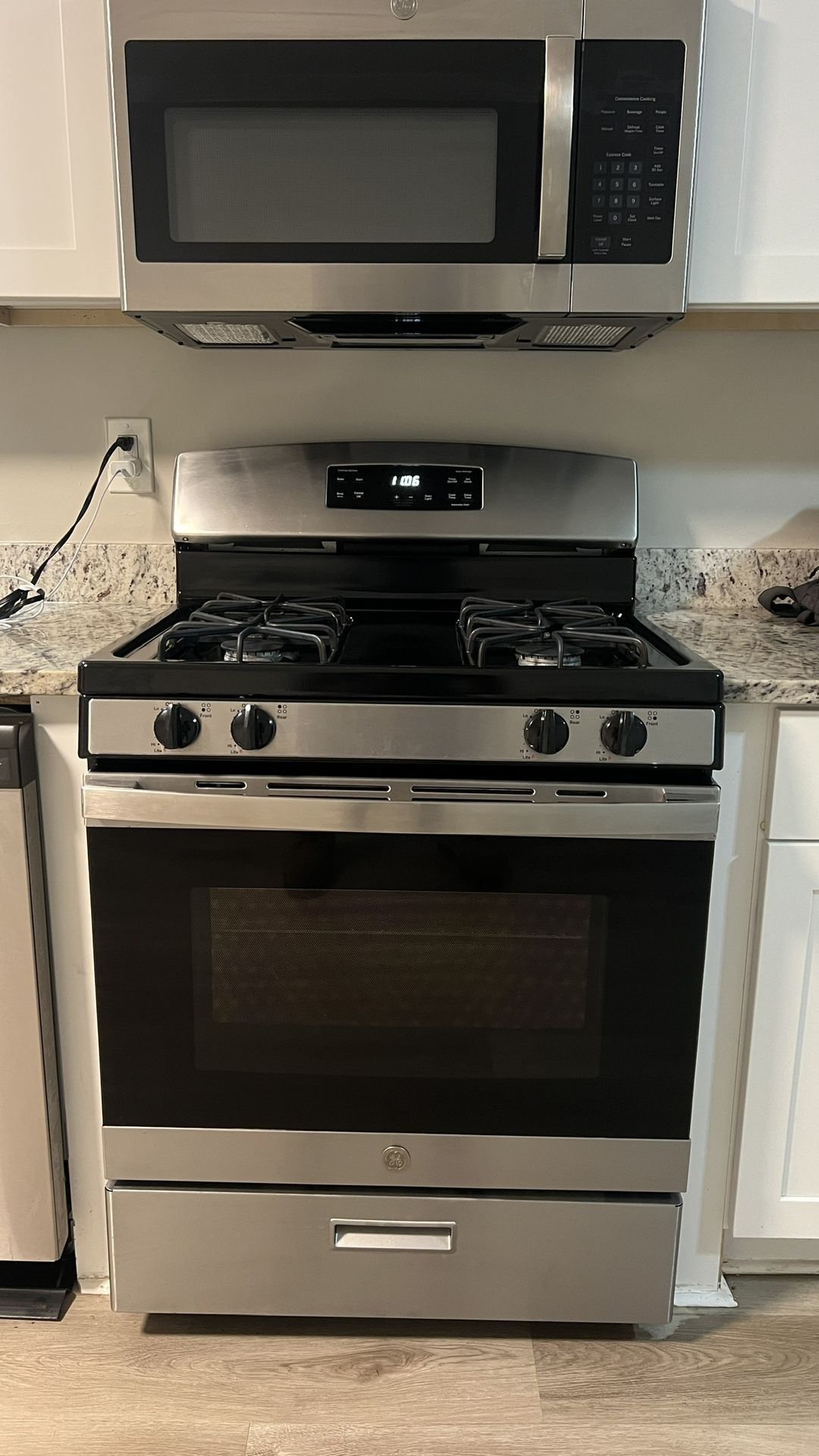 (Pick Up Only) Stainless Steel General Electric Gas Stove and Range microwave to match $375 for both
