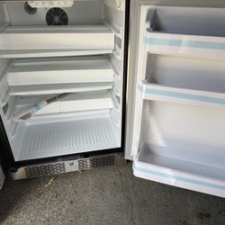Avallon Mini Fridge
