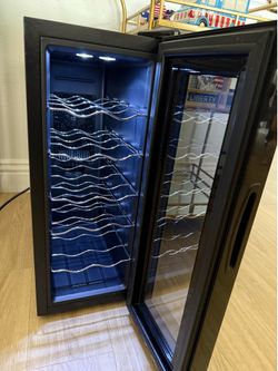 Refrigerator / wine refrigerator