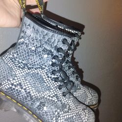 Dr. Martens Snake Print 8-Eye Boots – Black/Grey – Size  6   