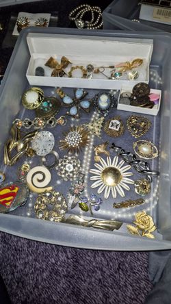 Vintage "Costume" Jewelry - Antique - High End & Authentic - Hundreds of Items