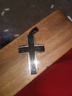 Stainless steel cross pendant