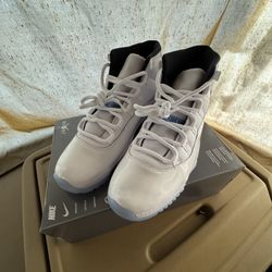 Jordan 11 Legend Blue 