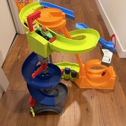 Little People Hot Wheels Spiral Speedway – $15