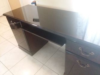 Office Desk with Hutch or without.