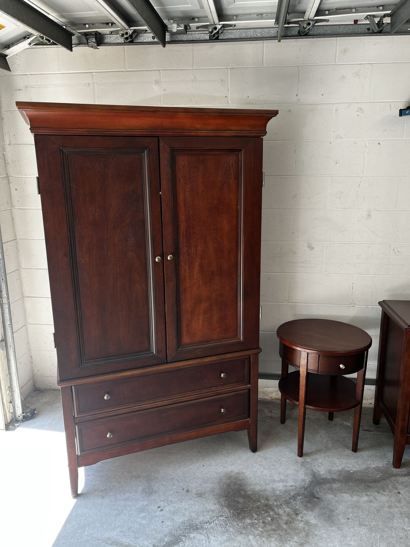 Bedroom Set Will Part Out - Best Offer Dresser Armoire Nightstands Bench With Cubby