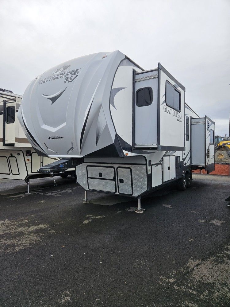 2017 Outdoors RV Glacier Peak 30RLS