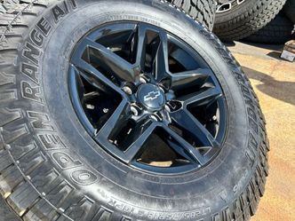 OEM 18" Chevrolet Silverado Trail Boss Gloss Black wheels Open Range A/T 35"