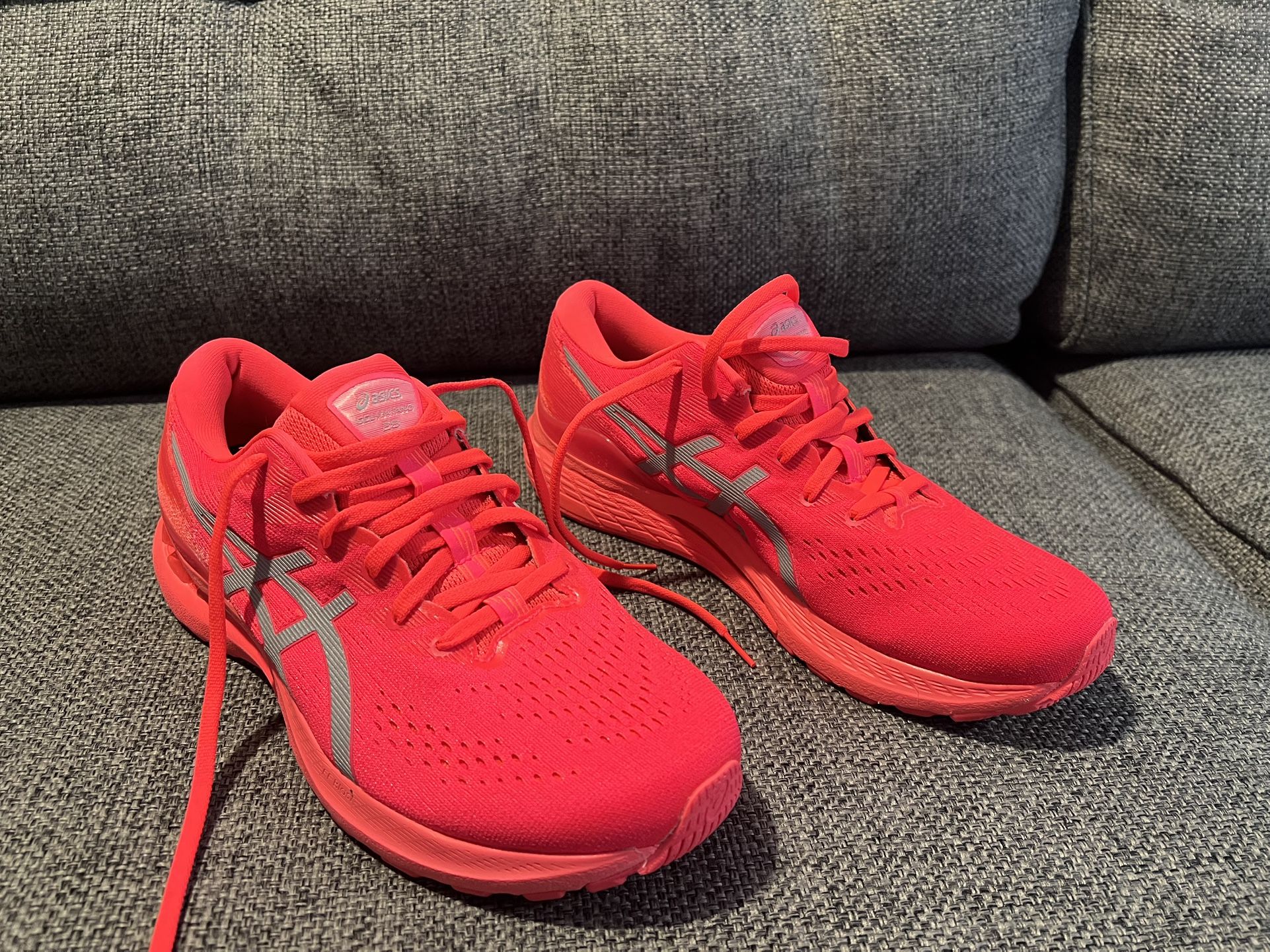 Asics GEL-Kayano 28 Lite Show/Flash Red Men’s US Size 10.5 Running Shoes. Excellent condition.