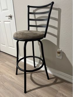 2 Bar stools