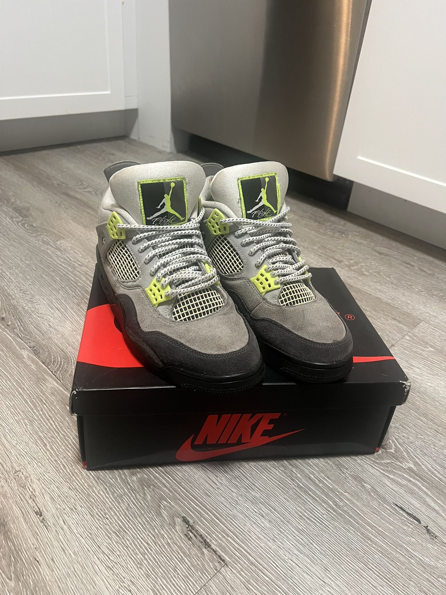Jordan 4 Se neon Green