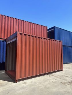 CUSTOM 15FT SHIPPING CONTAINER - ROLL UP DOOR ENTRY