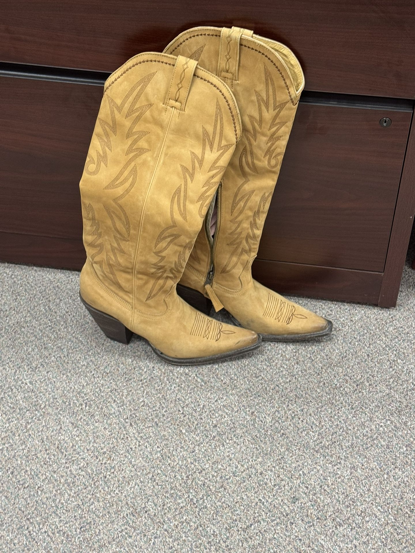 Illywind Miranda lambert Knee High Boots Sz 9B