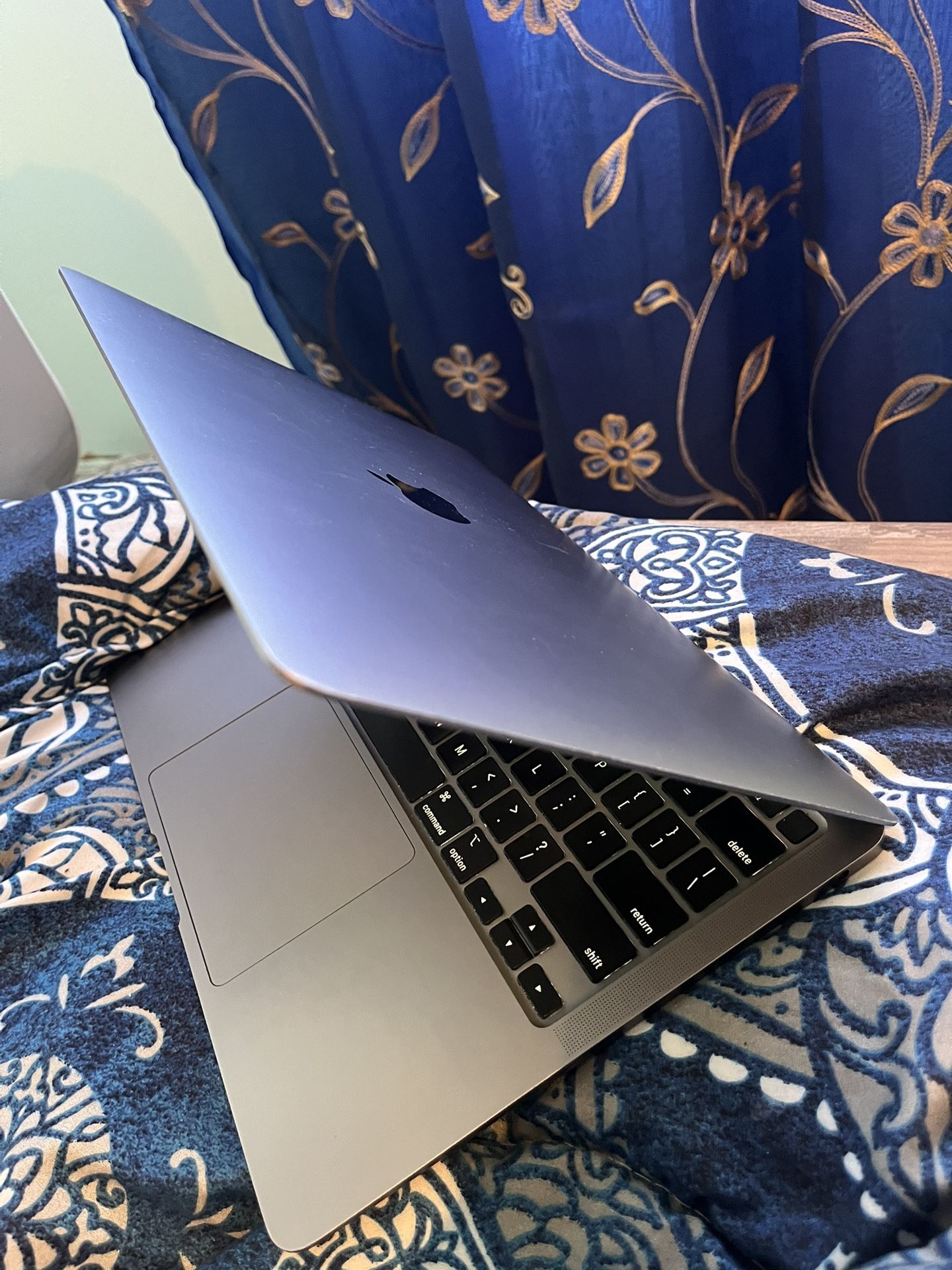 Like New 2020 13” MacBook Air 256gb