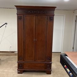 Armoire / TV / Audio-Visual cabinet