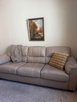 Beautiful taupe/grey genuine leather sofa in great condition